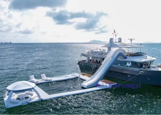 Scivolo per yacht acquatici Immersioni Piscina Gonfiabile Cintura Rete Sdraio da piscina Piattaforma galleggiante sul mare Bar di riposo Tenda da sole
