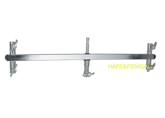 Sistemi di illuminazione multi-testa, portatori di pannelli di bandiera, bracci di lancio e supporti a parete telescopici