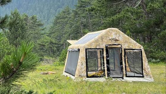 Tenda gonfiabile leggera con gonfiaggio rapido e design resistente alle intemperie per attività all'aperto