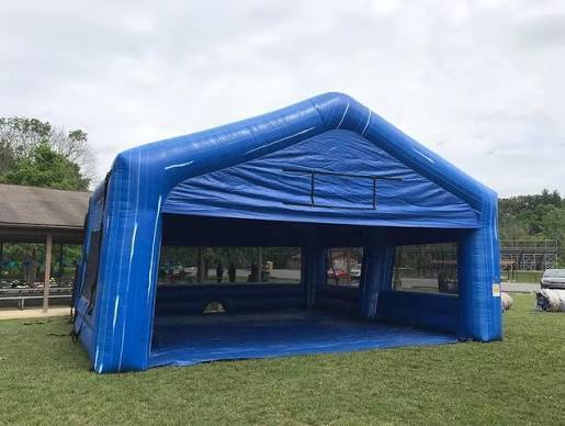 Tenda gonfiabile portatile con spazio confortevole e ventilatore integrato a gonfiaggio continuo per eventi all'aperto